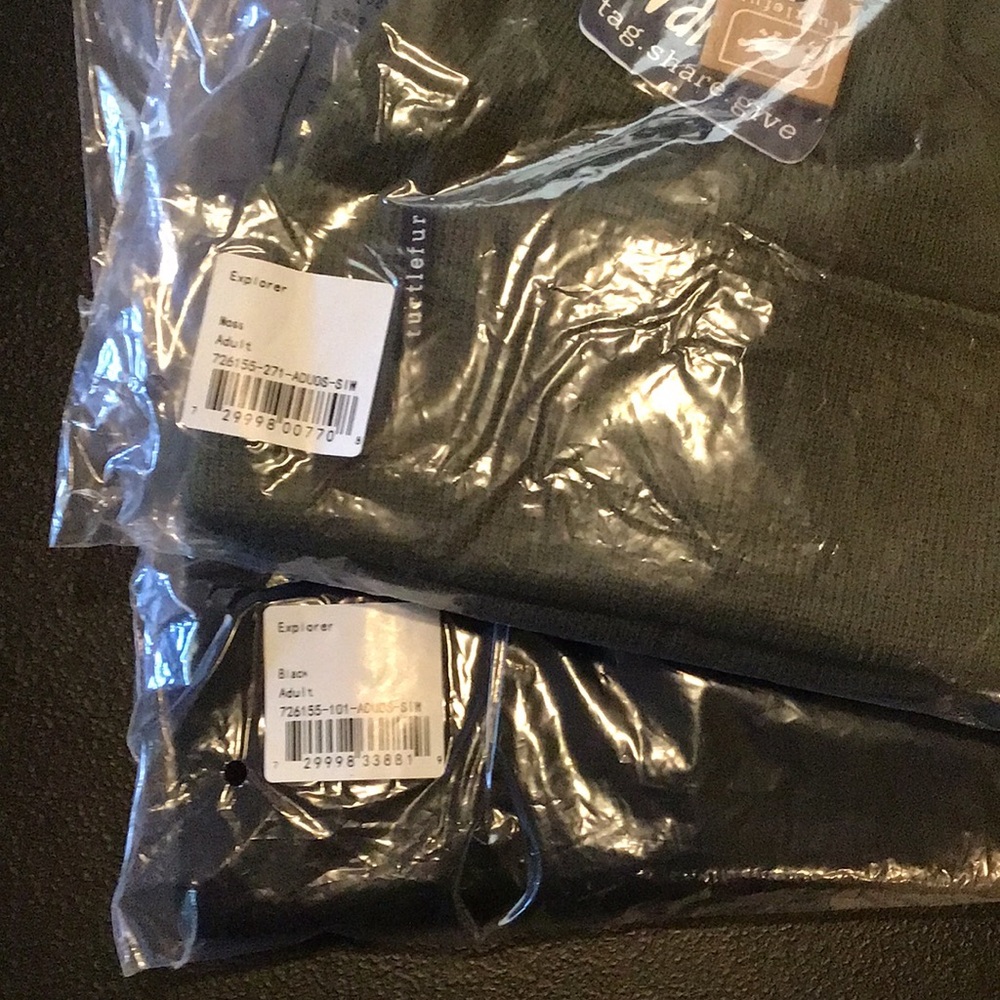 Turtle Fur Explorer Knit Beanies in Moss Green and Black- Set of 2 NEW WITH TAGS - Picture 8 of 8